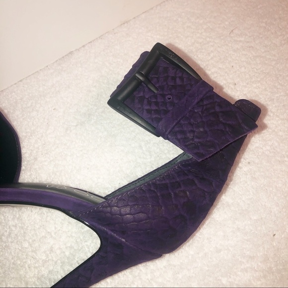Aldo suede large buckle heel - Picture 3 of 11
